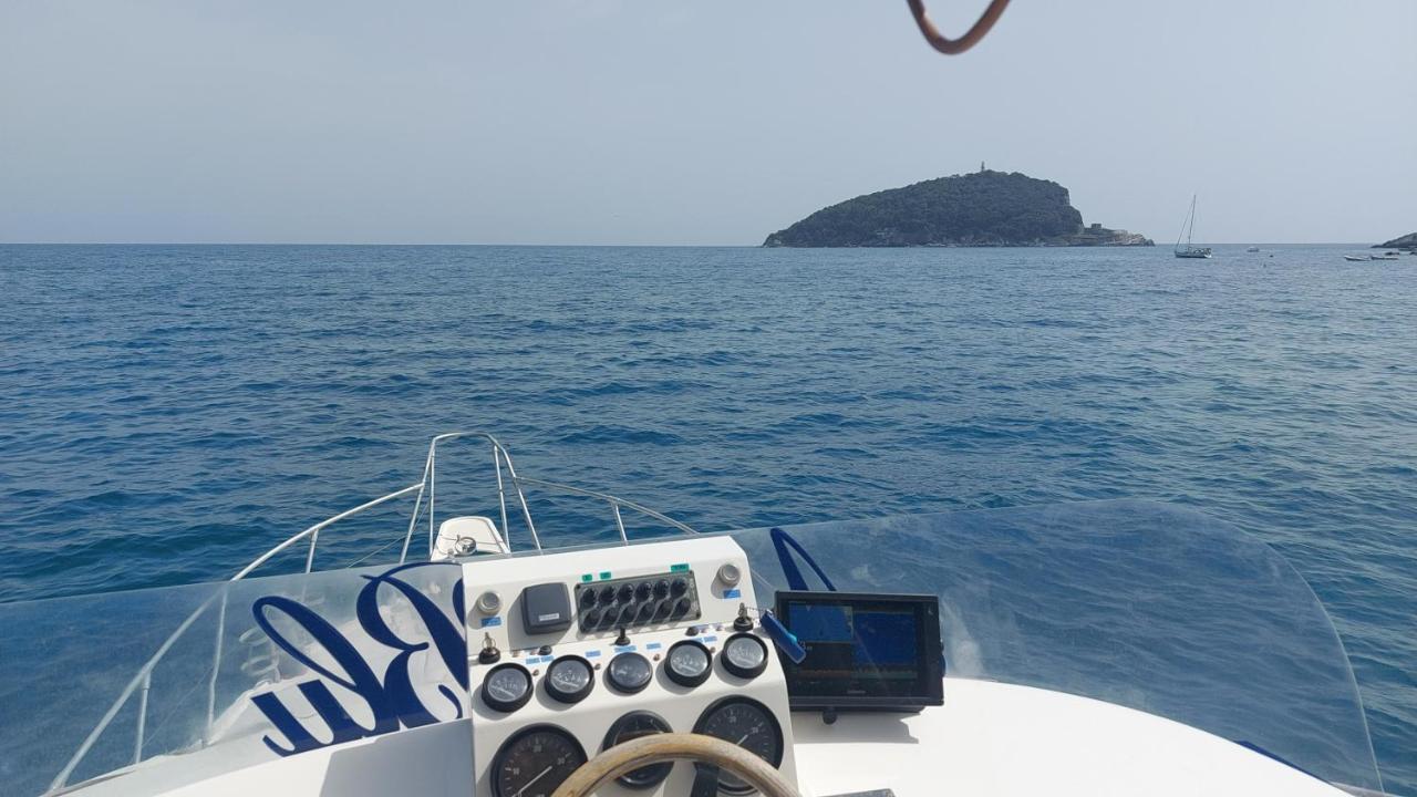 فندق Yachtannablu بورتوفينيري المظهر الخارجي الصورة